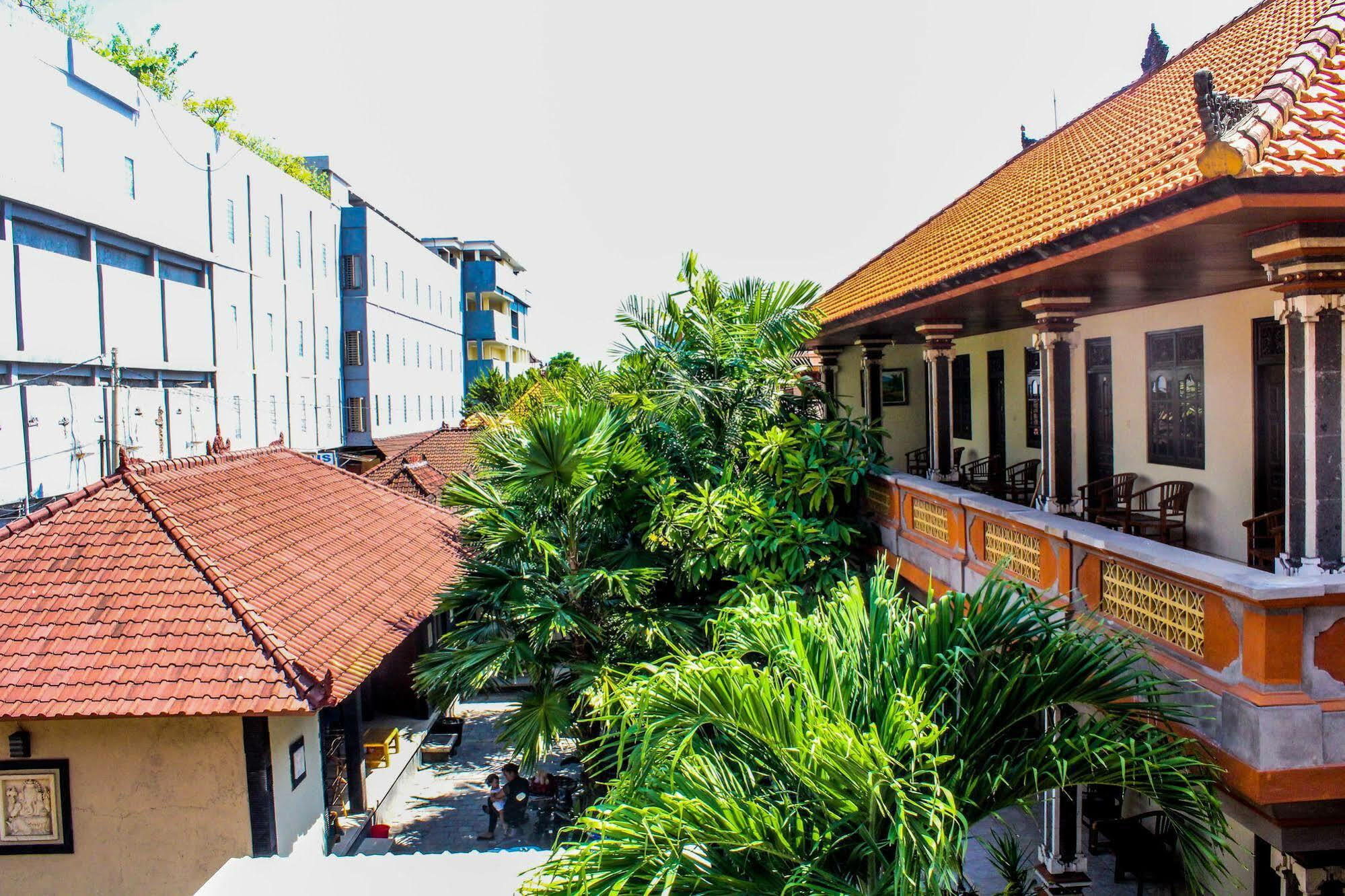 Lolo Beach Inn Legian Eksteriør bilde