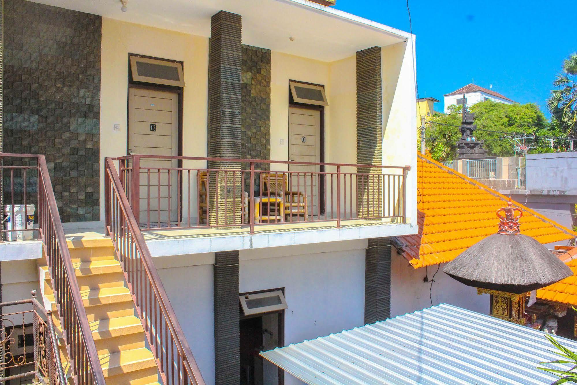 Lolo Beach Inn Legian Eksteriør bilde
